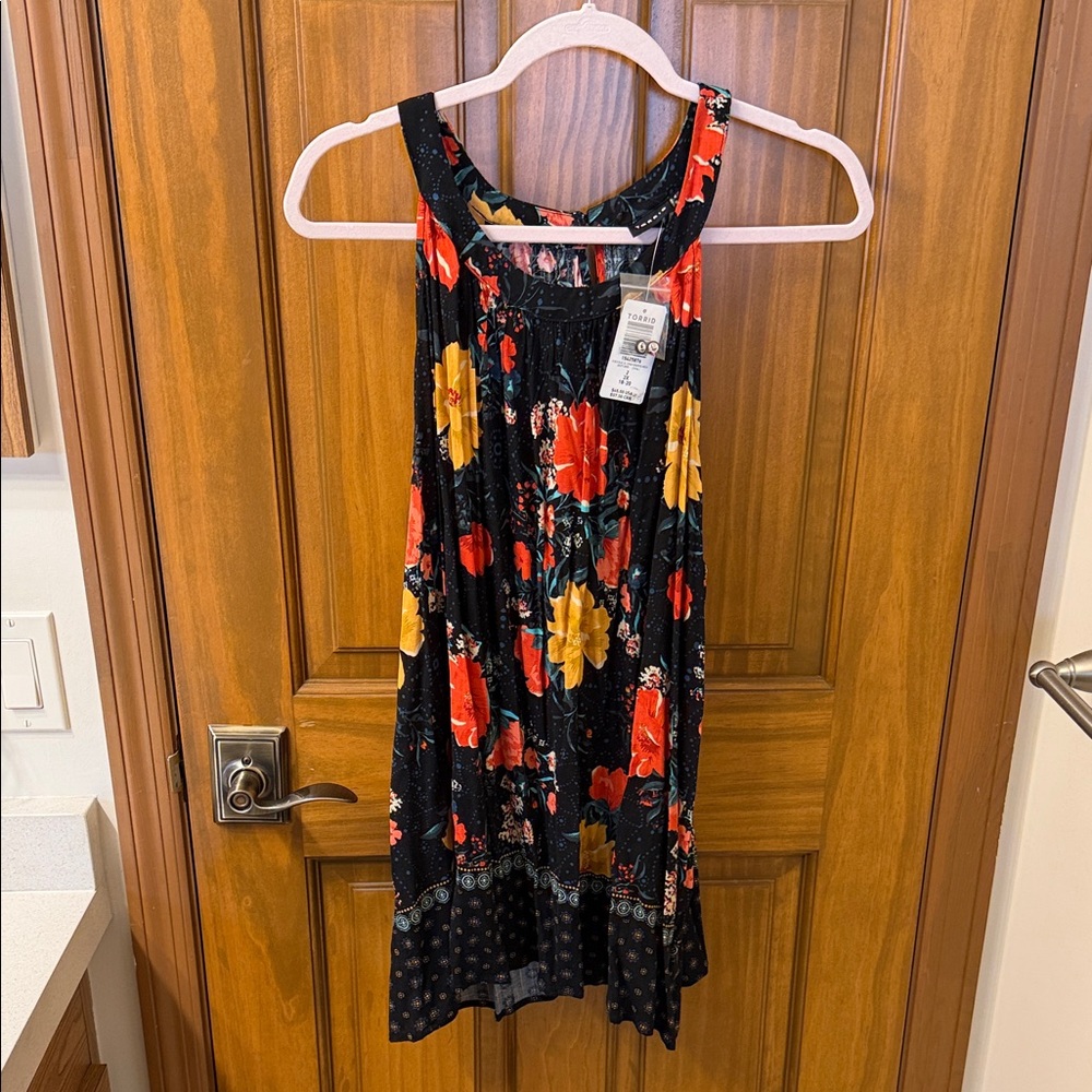 NWT size 2. 18-20 Torrid Multicolor Floral flowy tank top